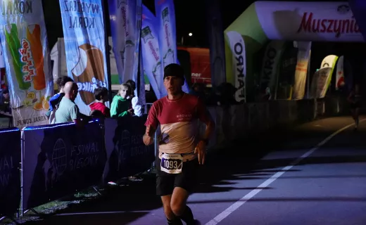 Pobiegli na Milę! Bieg dostarczył zawodnikom sporo wrażeń [WIDEO] - 45